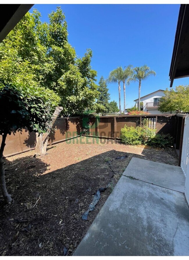 Building Photo - 3 BEDROOM 2 BATH HOME MOVE IN READY IN MODESTO!