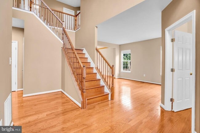 Building Photo - 8142 Tenbrook Dr