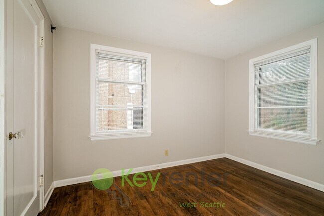 Building Photo - Two Bedroom Retreat with Hardwood Floors and Style