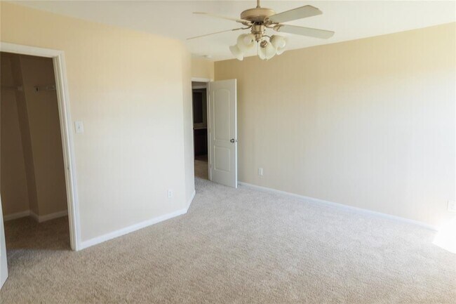 Building Photo - 5123 Harbor Palm Dr