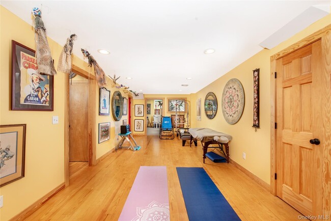 Building Photo - 6 White Ln