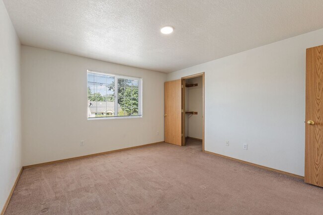 Building Photo - 1936 SE 162nd Ave