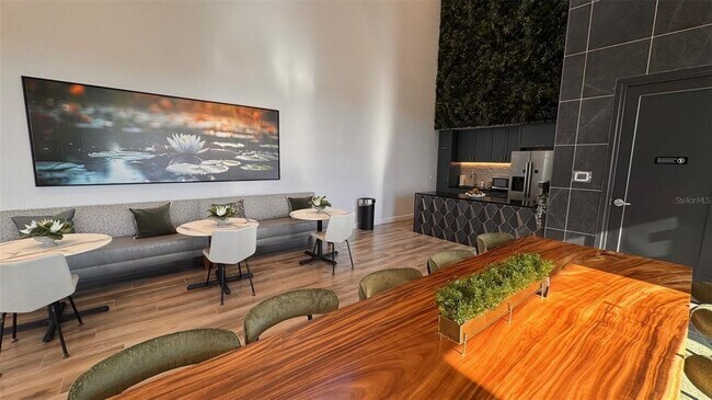 Building Photo - 2664 Armstrong Ave