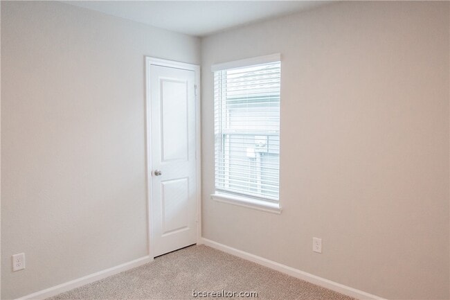Building Photo - 10649 Knox Lndg Dr