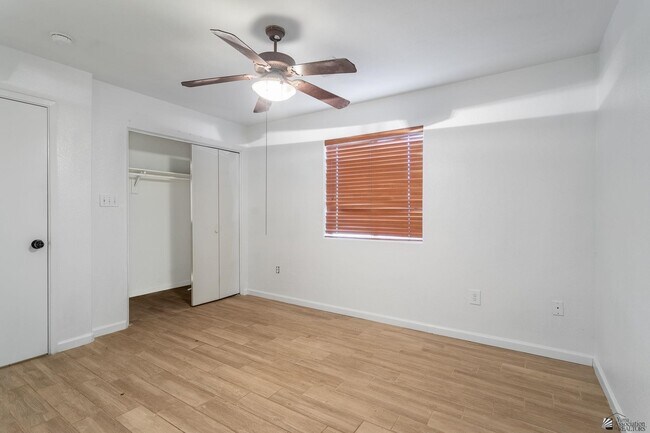 Building Photo - 1510 N 9th Ave