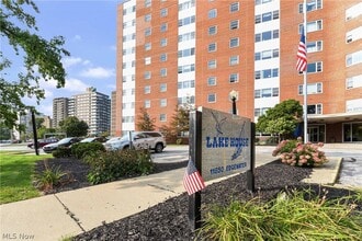 Building Photo - 11850 Edgewater Dr