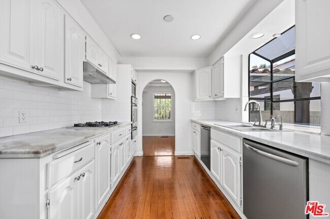Building Photo - 133 N Alta Vista Blvd