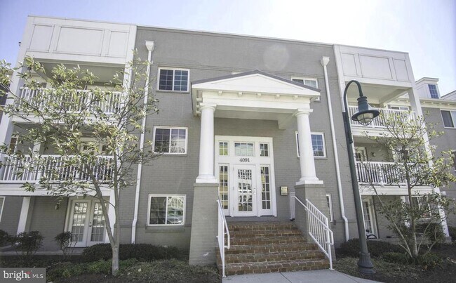 Building Photo - 4091 S Four Mile Run Dr