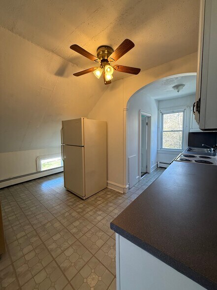 Building Photo - 3853 N Main St