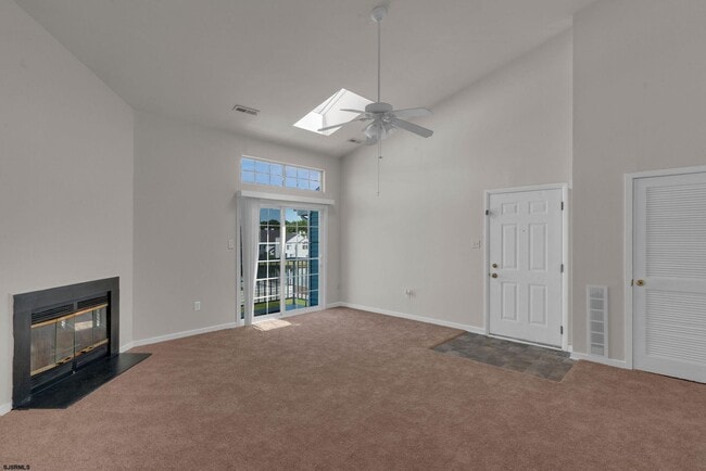 Building Photo - 303 Heather Croft