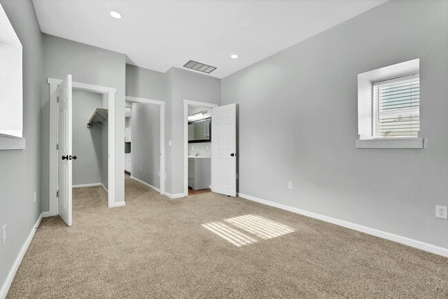 Building Photo - 1518 Howard St