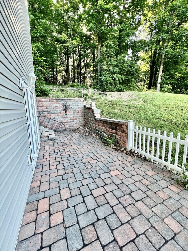 Building Photo - 229 Palisades Dr