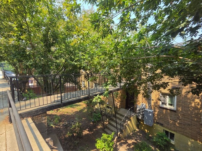 Building Photo - 202 E Rockwood Blvd
