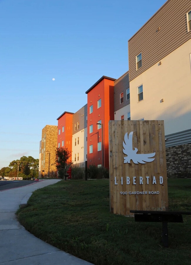Building Photo - Libertad Austin