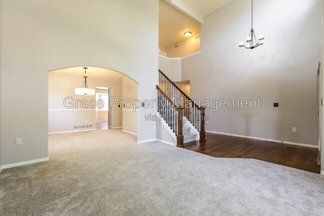 Building Photo - 1144 E 12th Ct