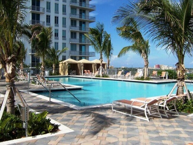 Building Photo - 300 S Australian Ave