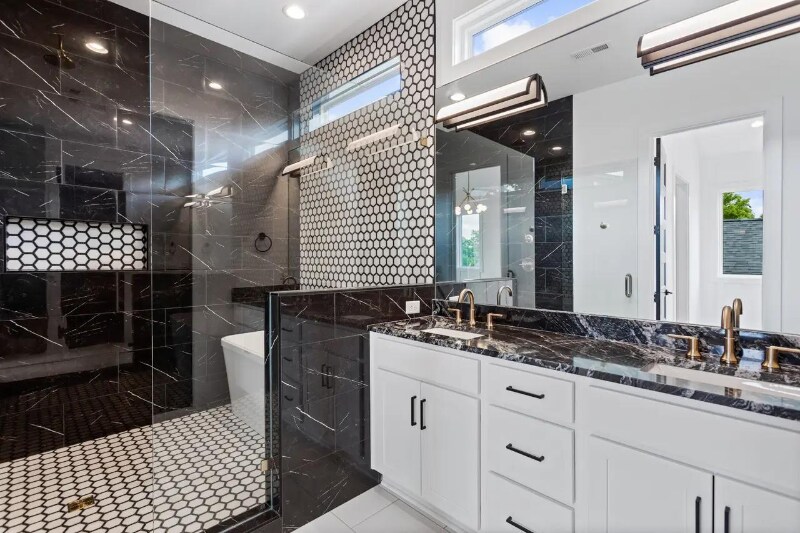 Building Photo - 2210 14th Ave N