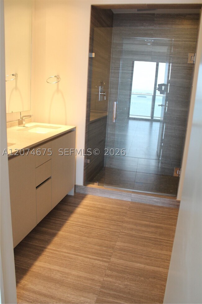 Building Photo - 1010 Brickell Ave