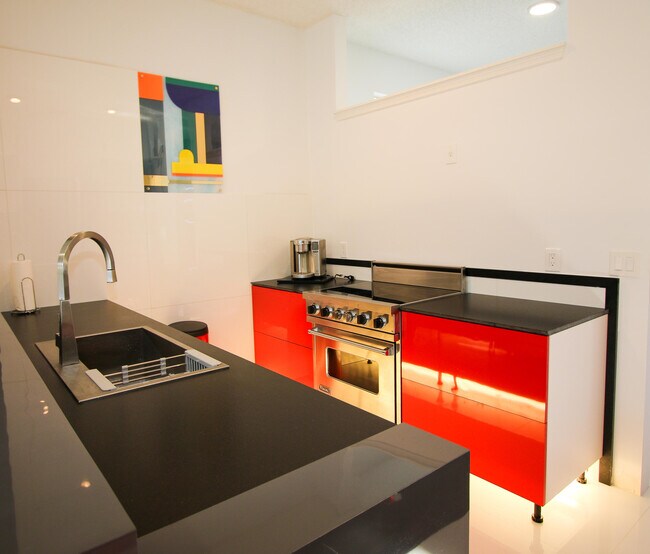 Building Photo - 661 Lake Wellington Dr