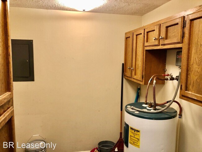 Building Photo - 3 br, 1.5 bath House - 8321 N. Essen Heights