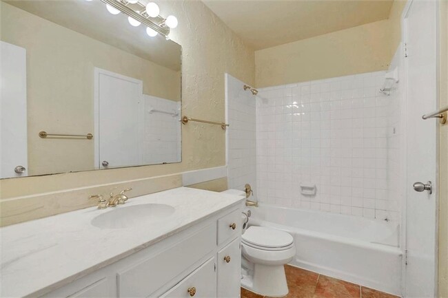 Building Photo - 3611 Las Colinas Dr