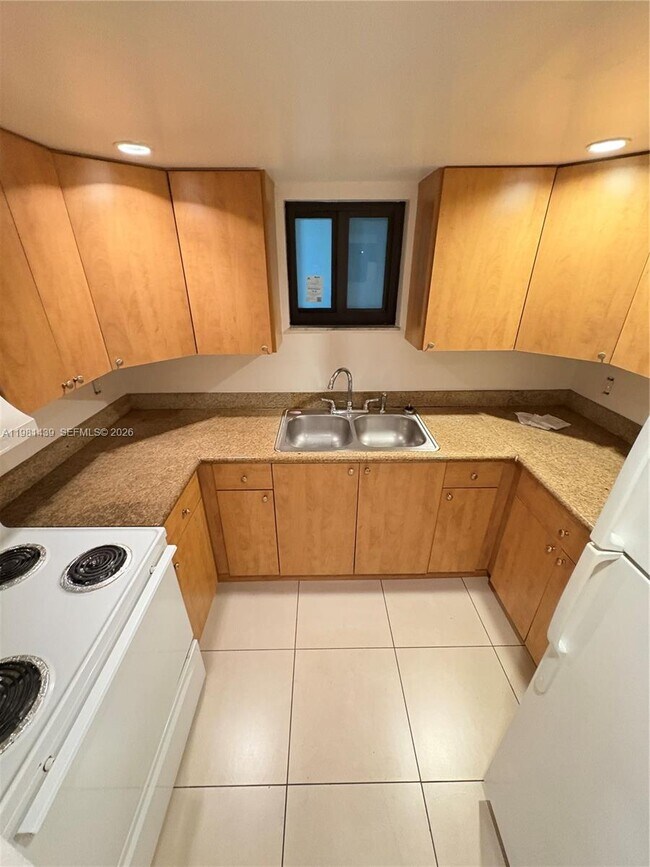 Building Photo - 5 Olive Dr