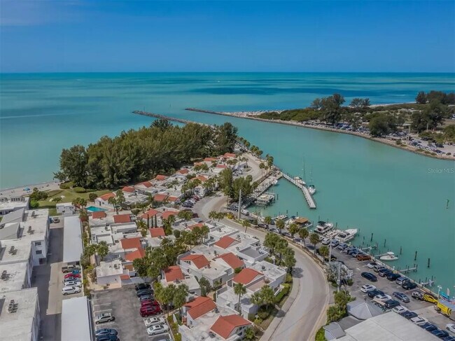 Building Photo - 1585 Tarpon Center Dr