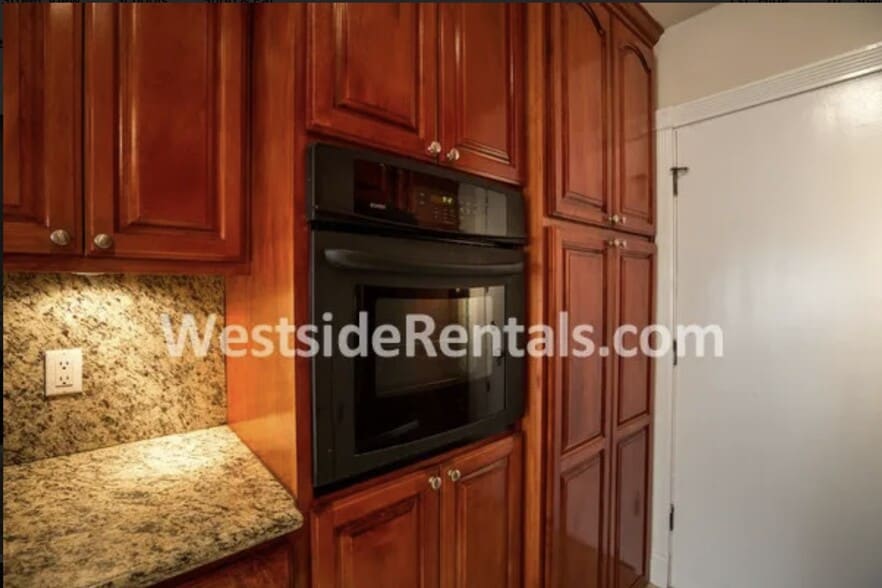 Kitchen 8 - 11970 Montana Ave