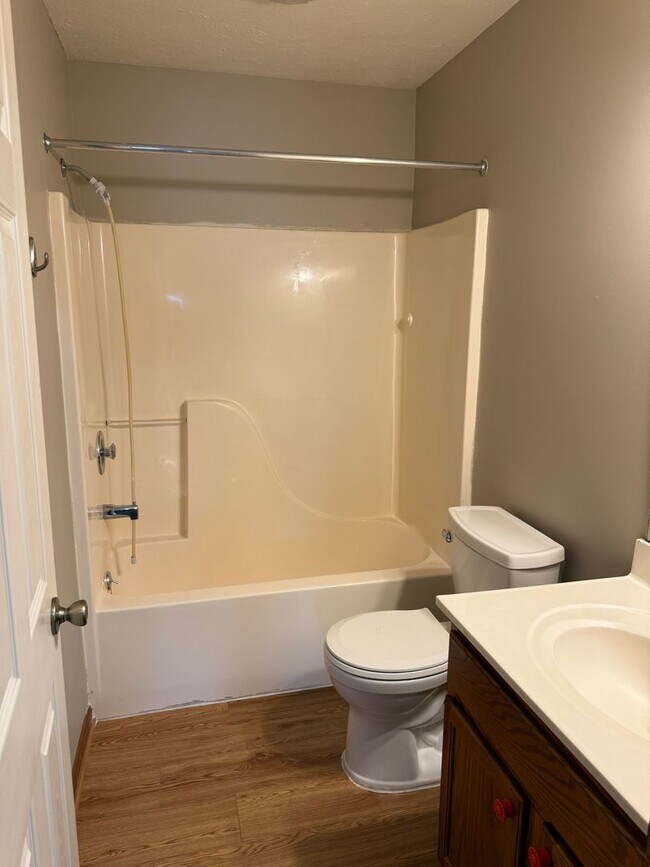 Building Photo - 1560 Buttercup Dr