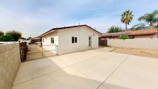 Building Photo - 3189 Sanchez St N