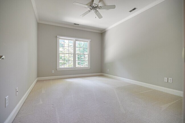 Building Photo - 143 Gardenia Way
