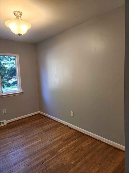 Building Photo - 2809 Creekwood Dr