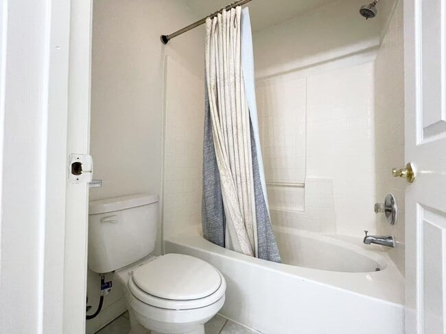 Building Photo - Comfortable  two story single house