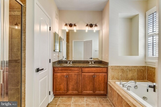 Building Photo - 4490B Beacon Grove Cir