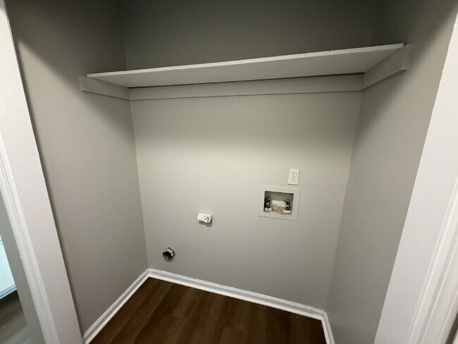 Building Photo - Home For Rent