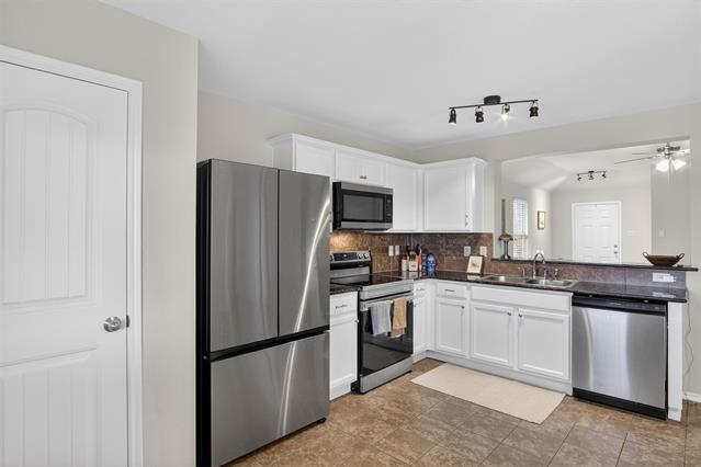 Building Photo - 1212 River Oak Ln
