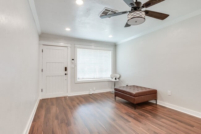 Building Photo - Luxury remodel in NW Oklahoma City