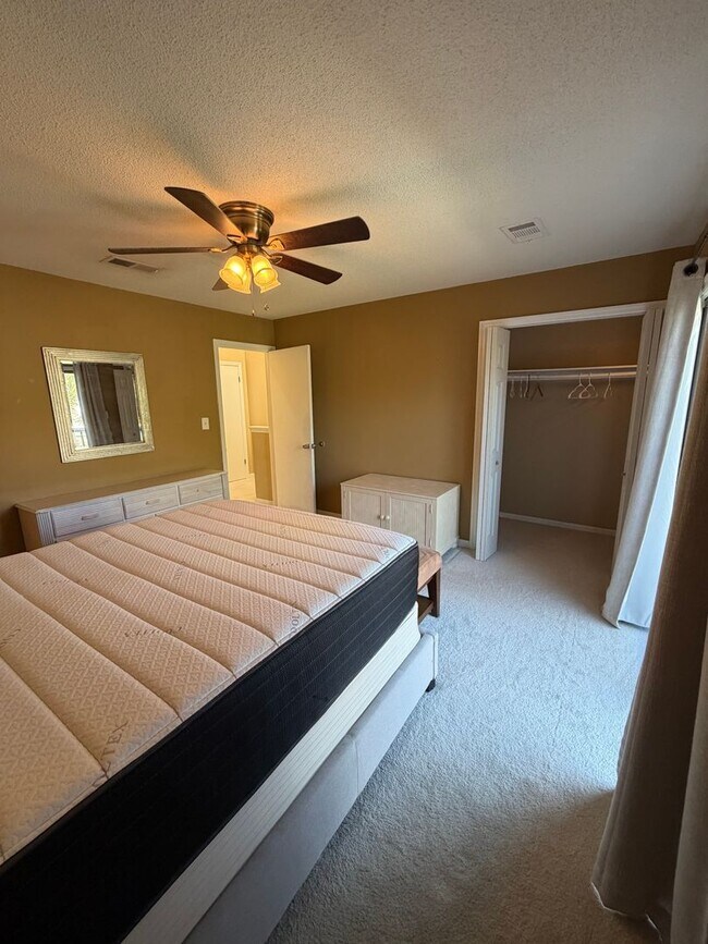 Building Photo - Coastal Living in the Heart of Destin