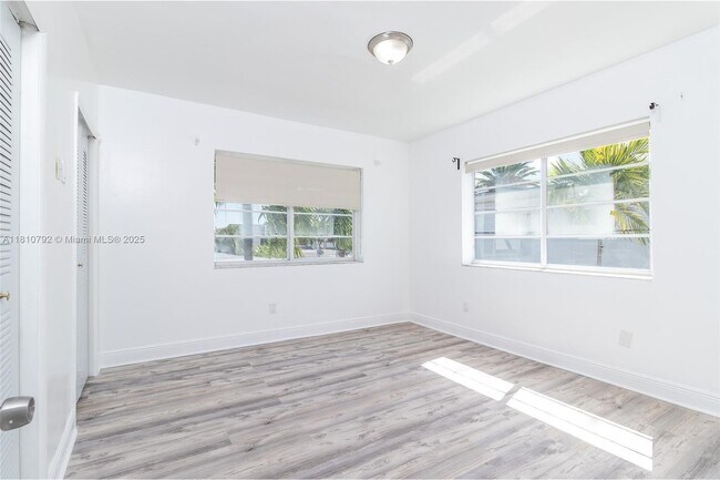 Building Photo - 8430 Harding Ave