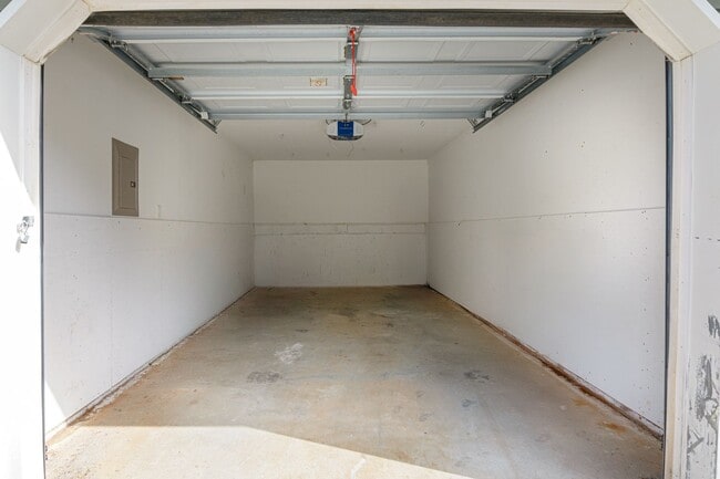 Building Photo - Beautiful 1-Bedroom Condo with Detached Garage in Eastwood Village Complex (Water Included)