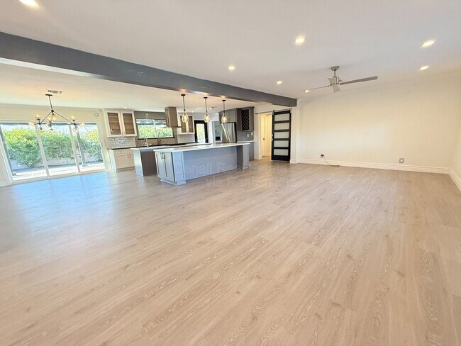 Building Photo - 8139 E Mulberry St