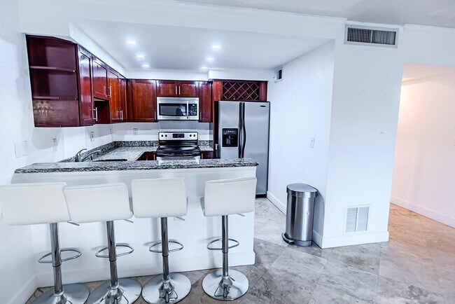 Building Photo - 2900 NE 30th St