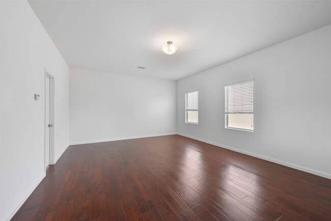 Building Photo - 3724 Wroxton Rd
