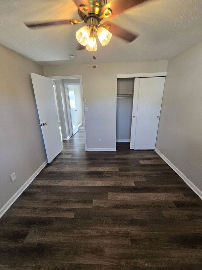 Building Photo - 3 BEDROOM SINGLE FAMILY