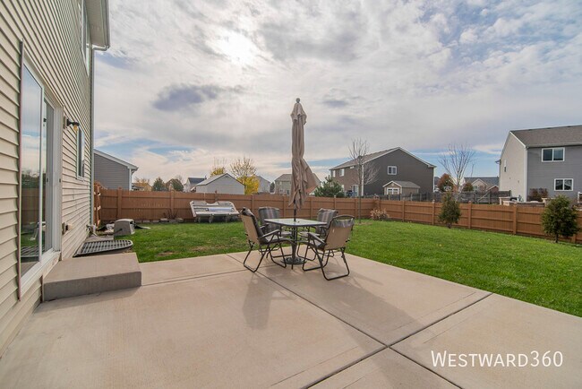 Building Photo - 2971 Ellsworth Dr