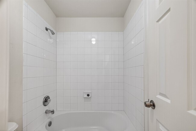 Building Photo - 2708 Calico Creek Ln