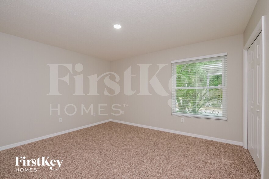 Building Photo - 11108 Creek Haven Dr