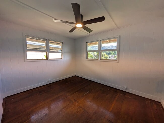 Building Photo - Ocean view upstairs 3 bed 2 bath 2 parking duplex near Likelike Hwy