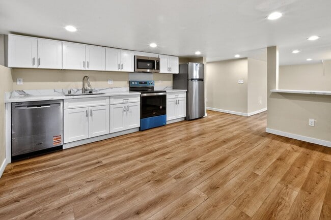 Building Photo - Your Brand-New Home Awaits!