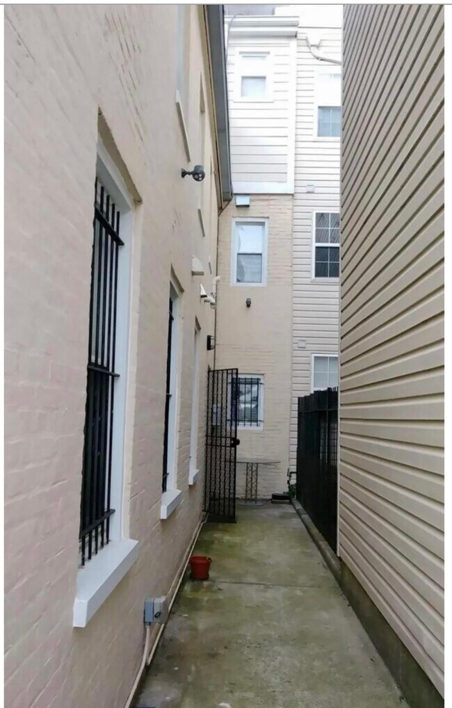 Side Patio - 1425 5th St NW
